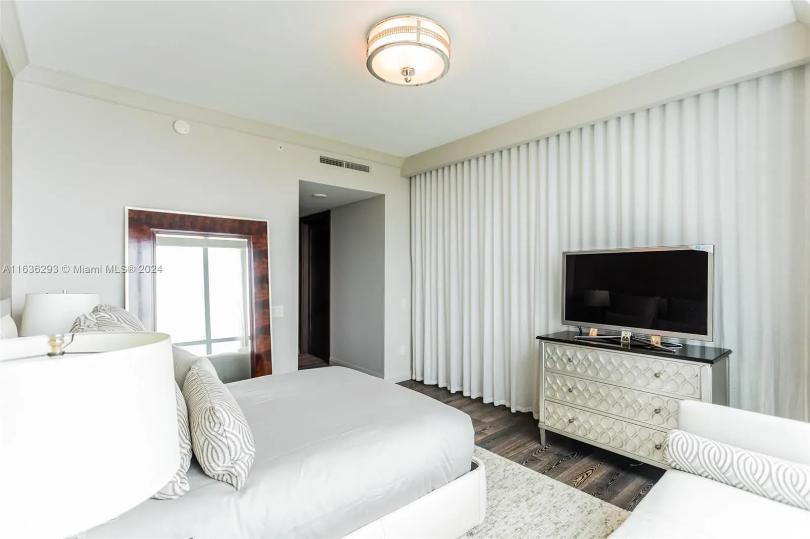 10295 Collins Ave, #1203