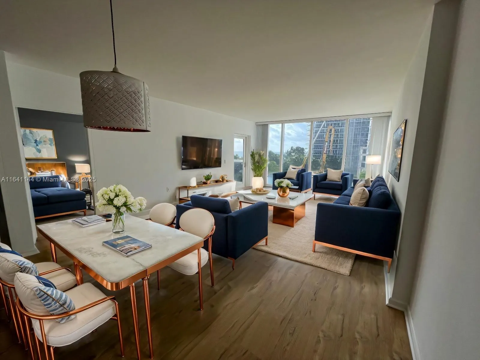 10275 Collins Ave, #415