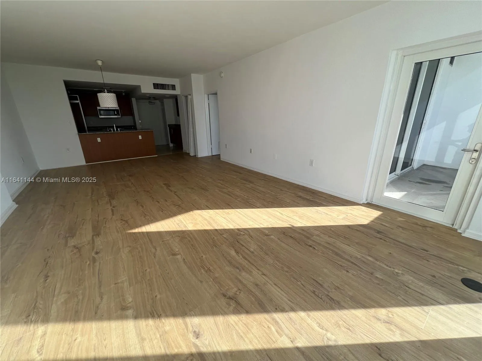 10275 Collins Ave, #415