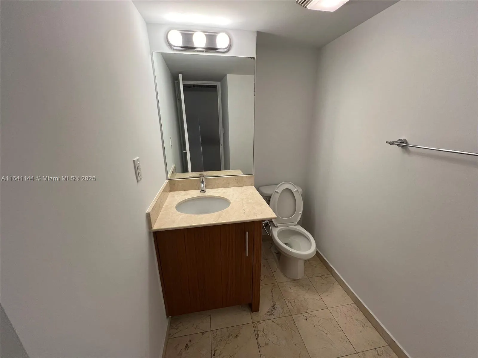 10275 Collins Ave, #415