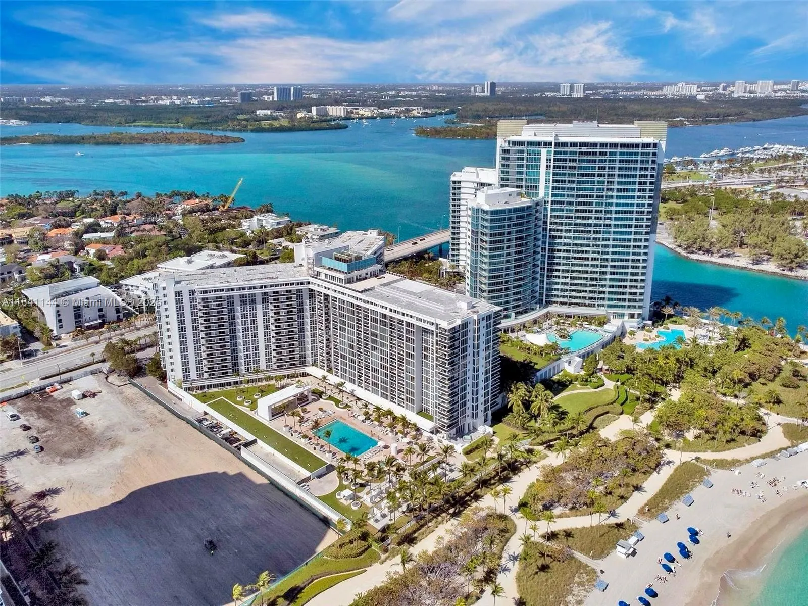 10275 Collins Ave, #415