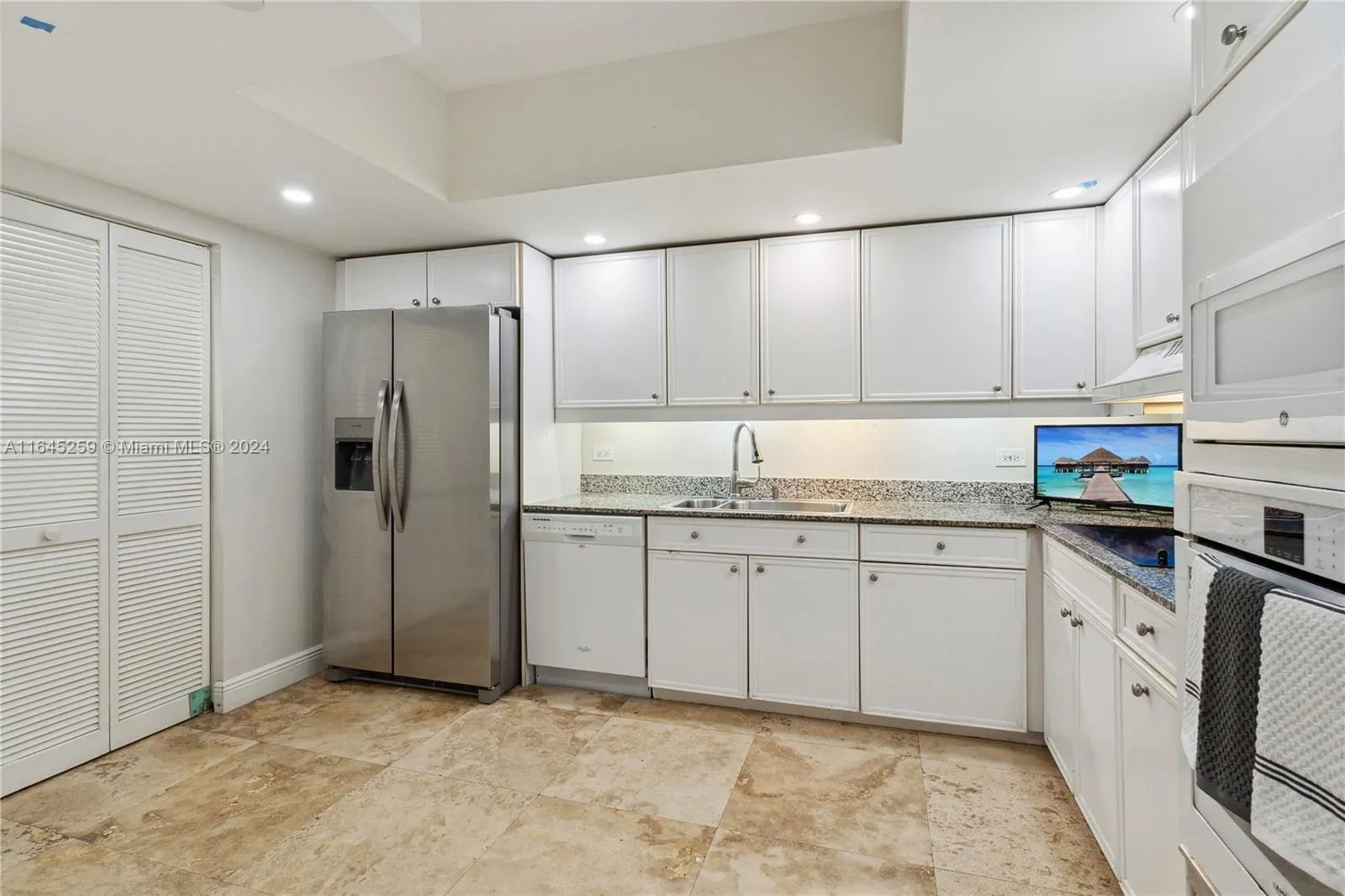 8855 Collins Ave, #4B
