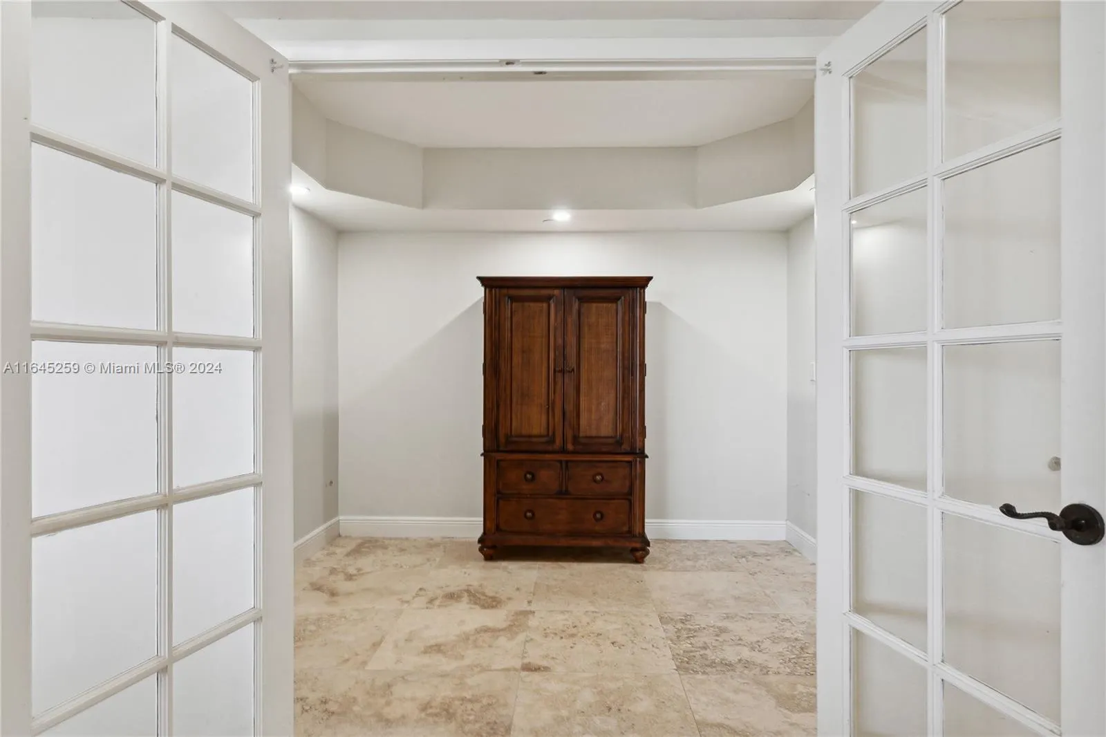8855 Collins Ave, #4B