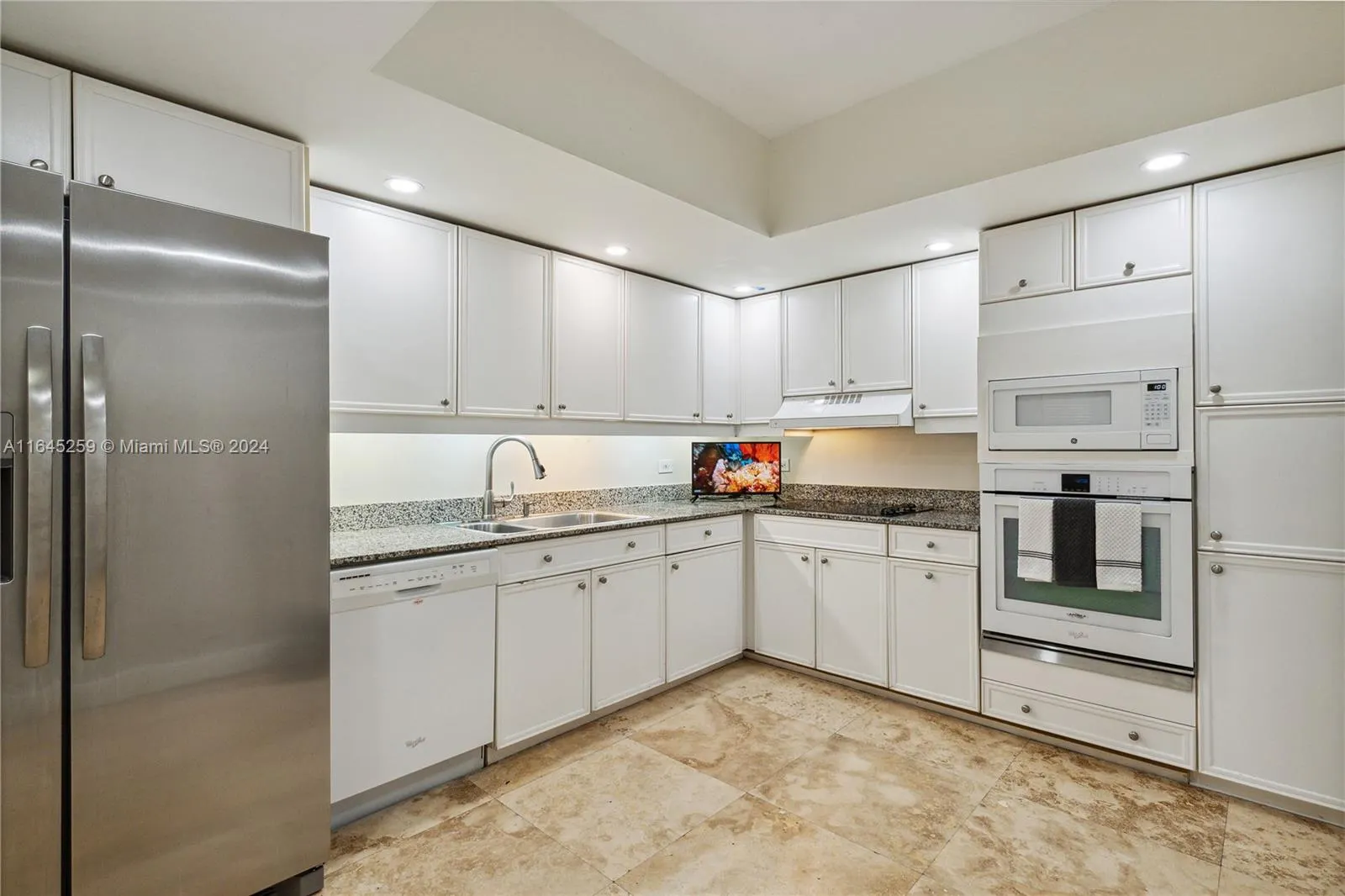 8855 Collins Ave, #4B