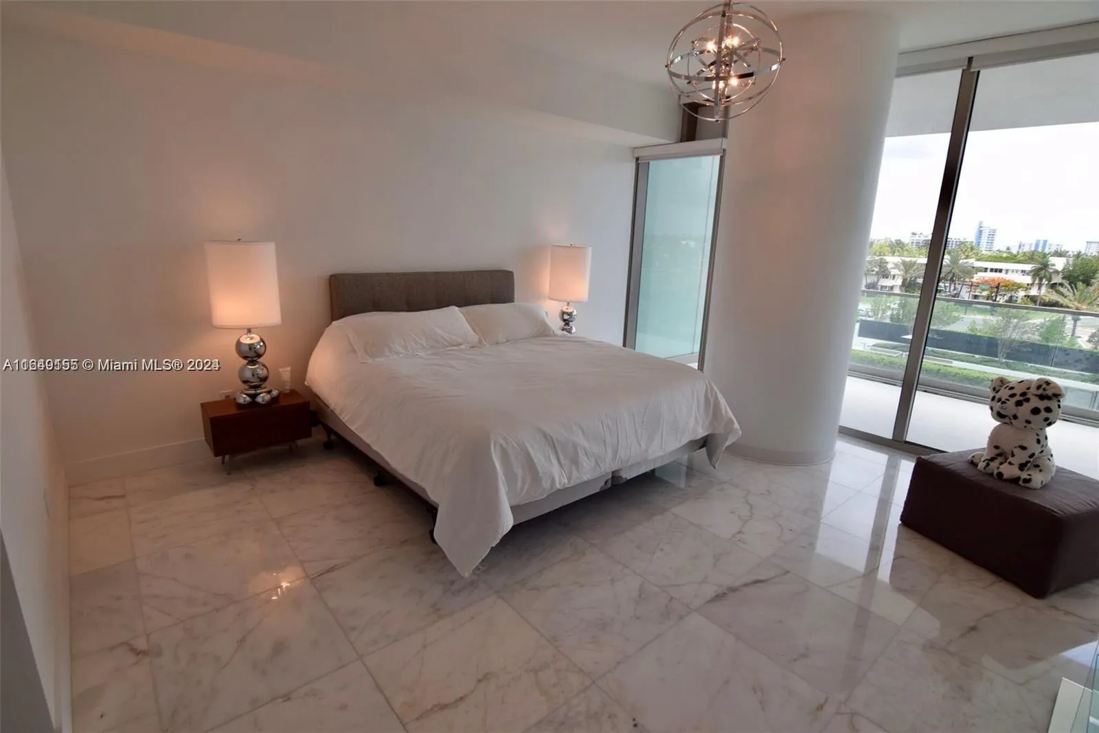 10201 Collins Ave, #405