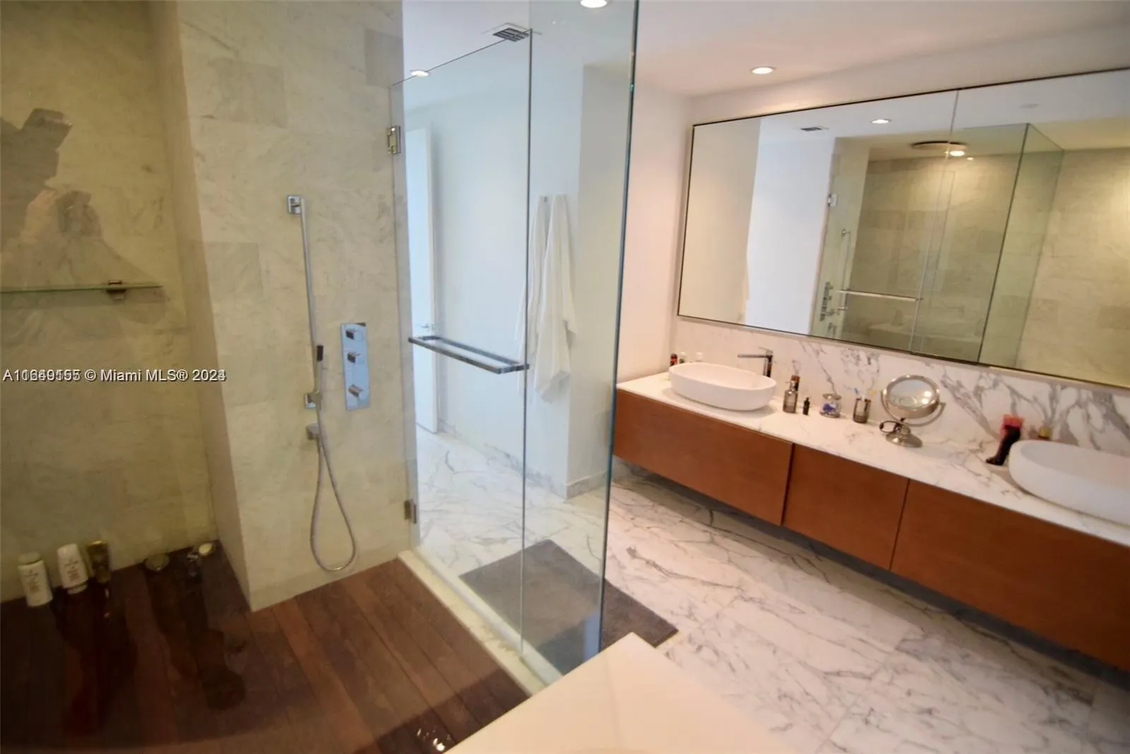 10201 Collins Ave, #405
