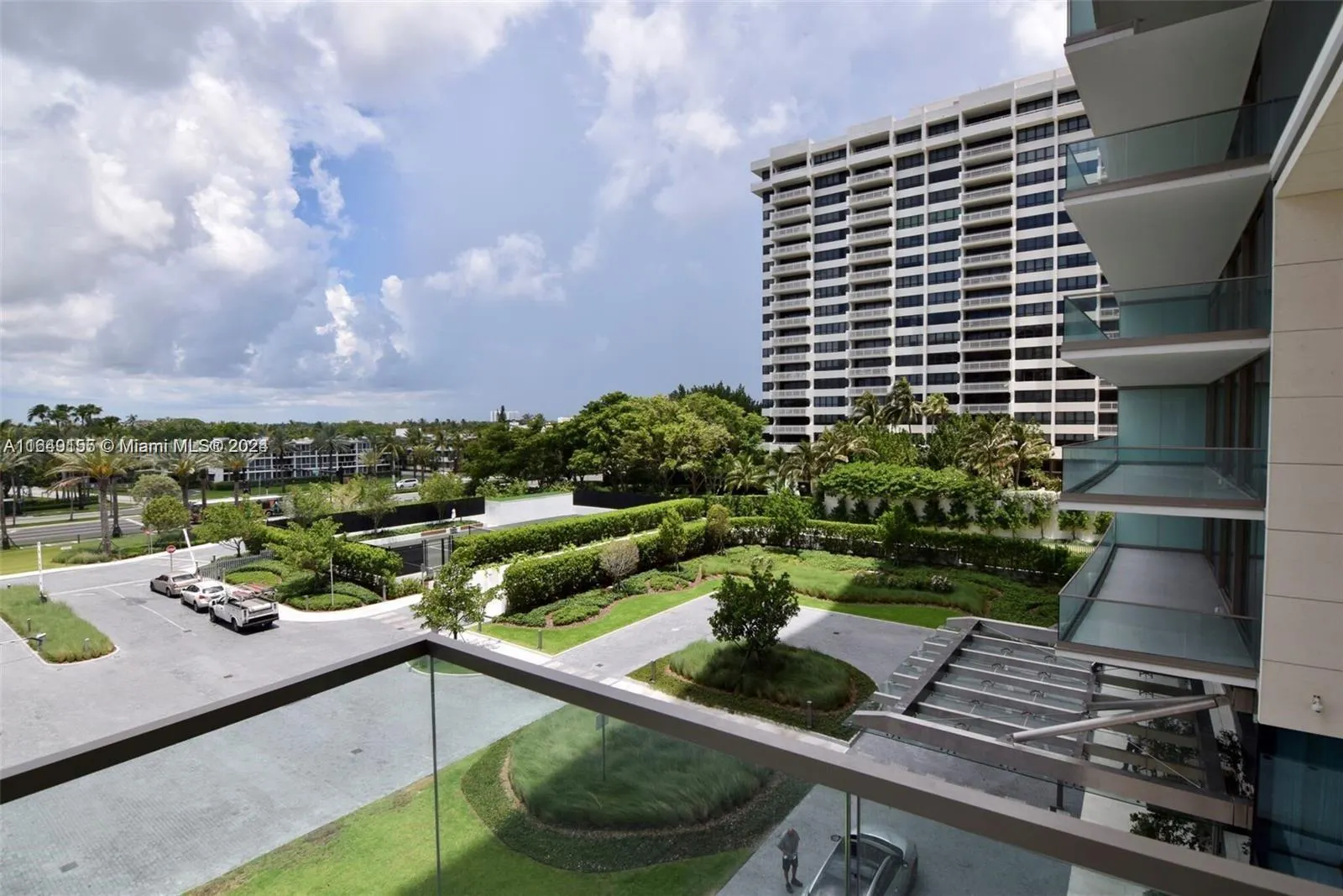 10201 Collins Ave, #405