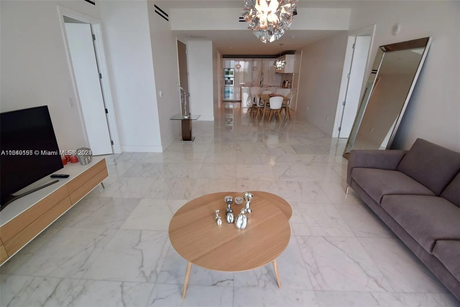 10201 Collins Ave, #405