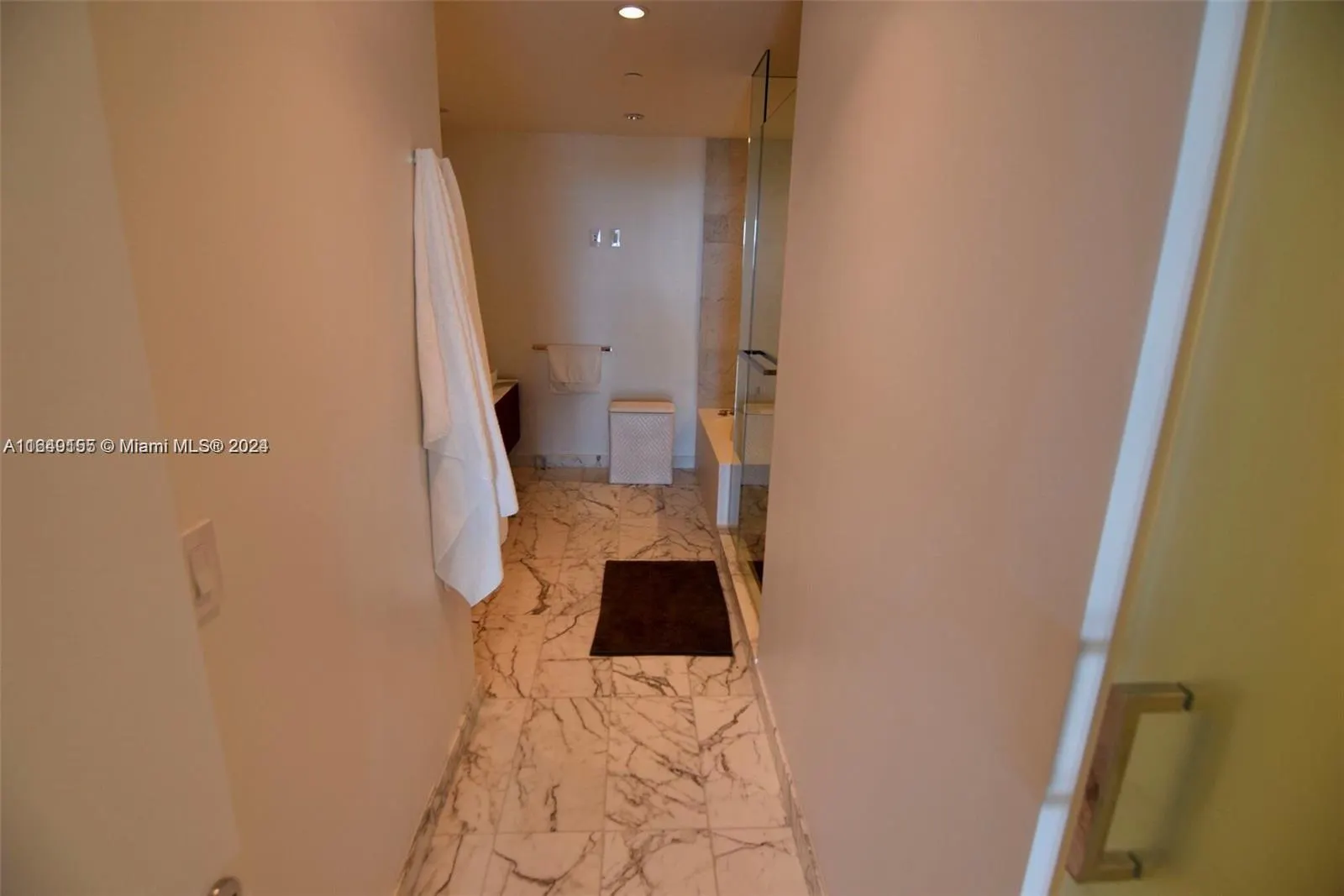 10201 Collins Ave, #405