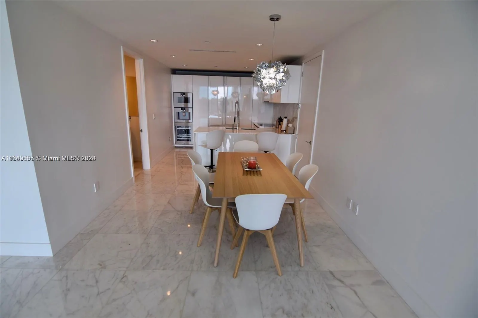 10201 Collins Ave, #405