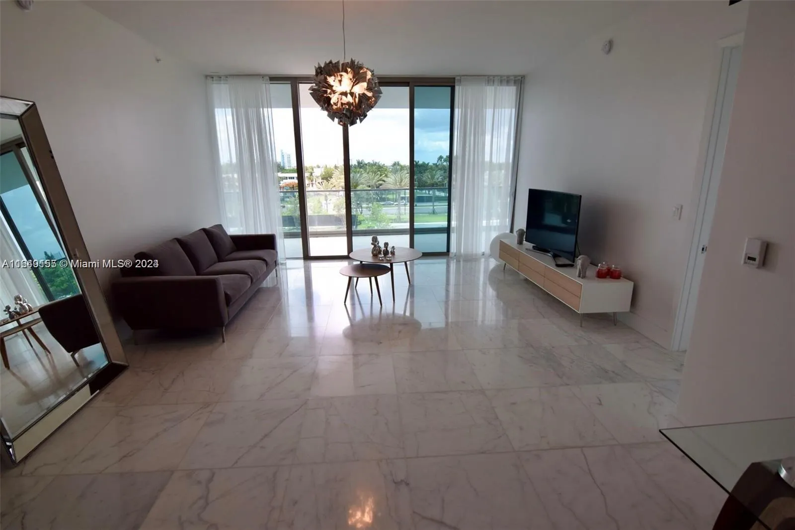 10201 Collins Ave, #405