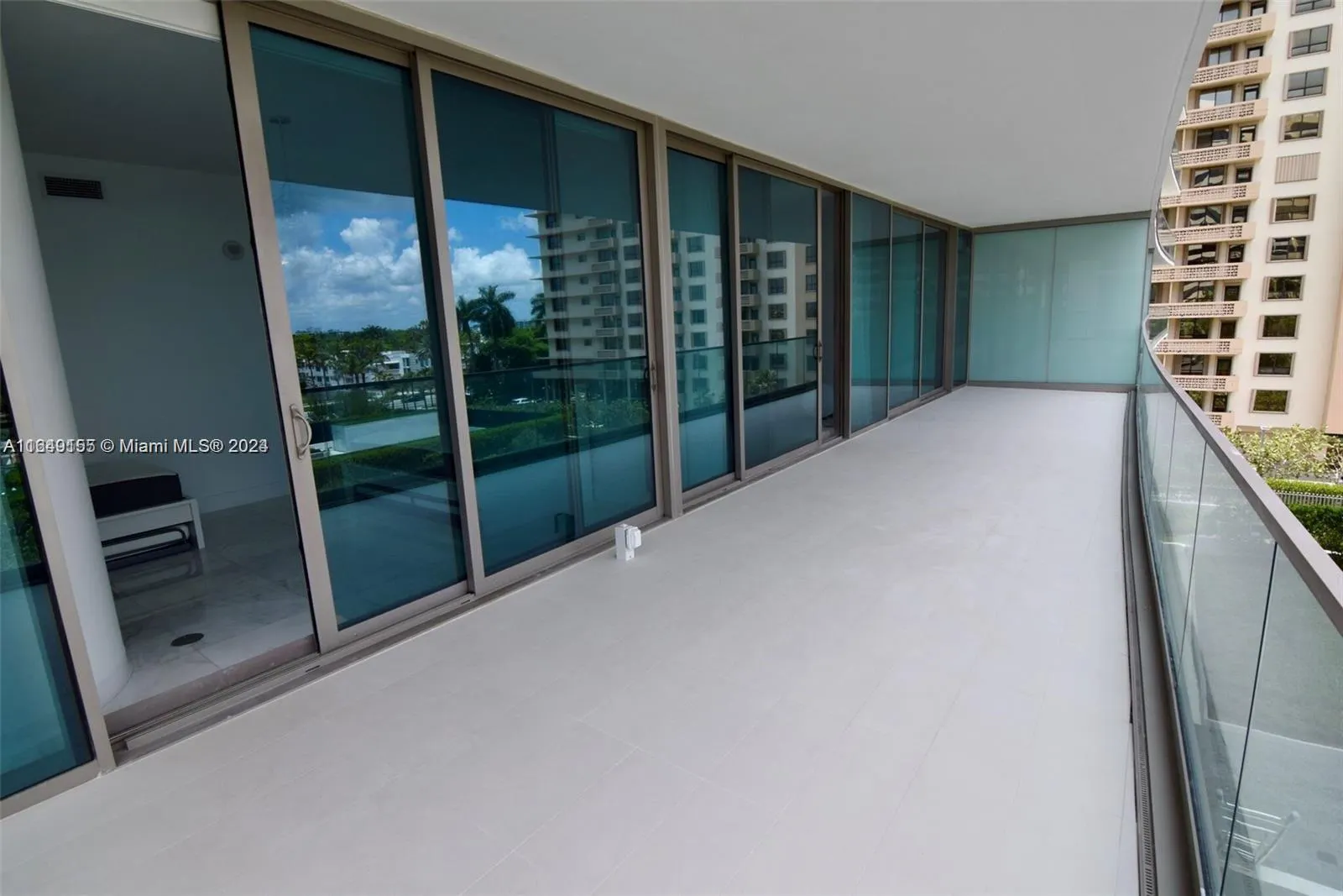 10201 Collins Ave, #405