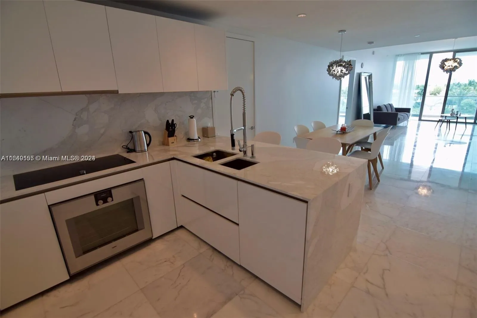 10201 Collins Ave, #405