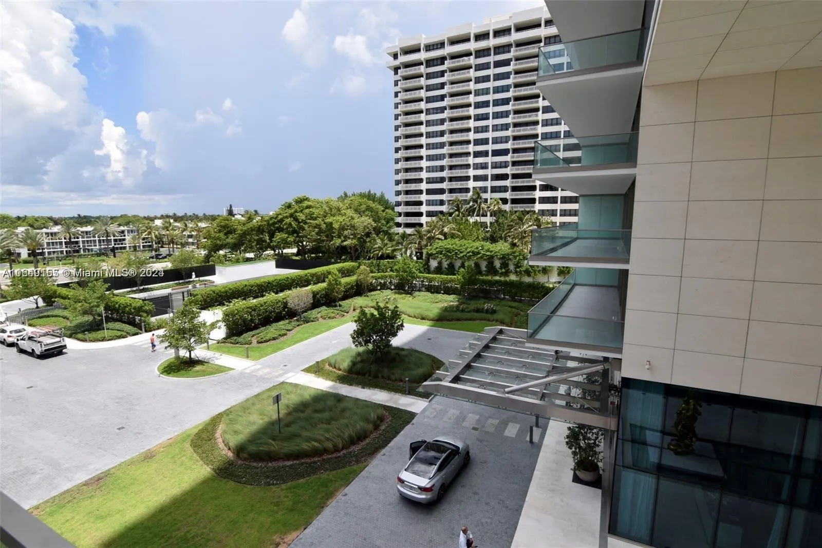 10201 Collins Ave, #405
