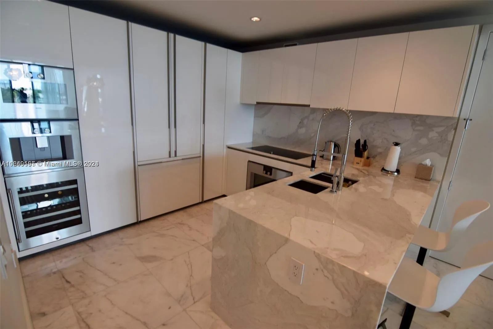 10201 Collins Ave, #405