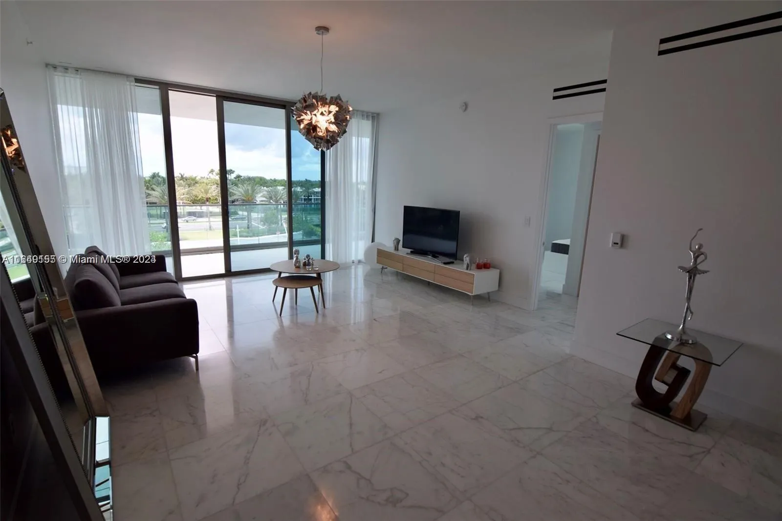 10201 Collins Ave, #405