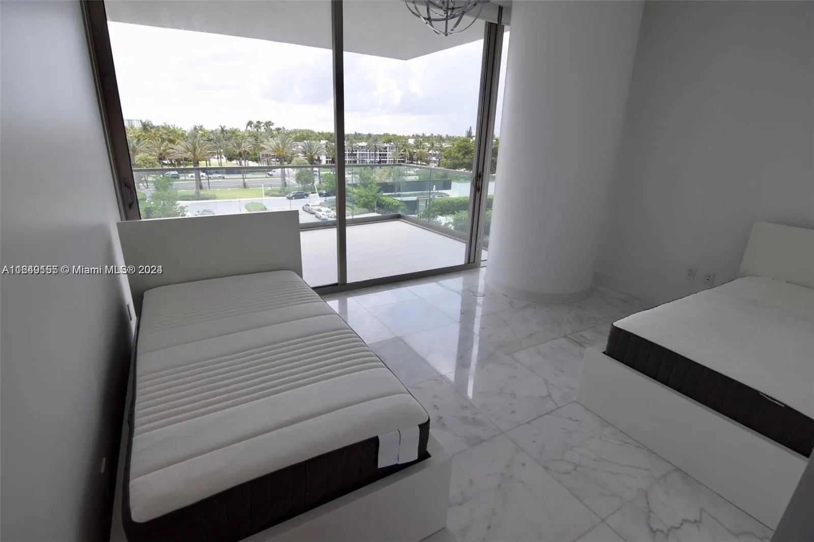 10201 Collins Ave, #405