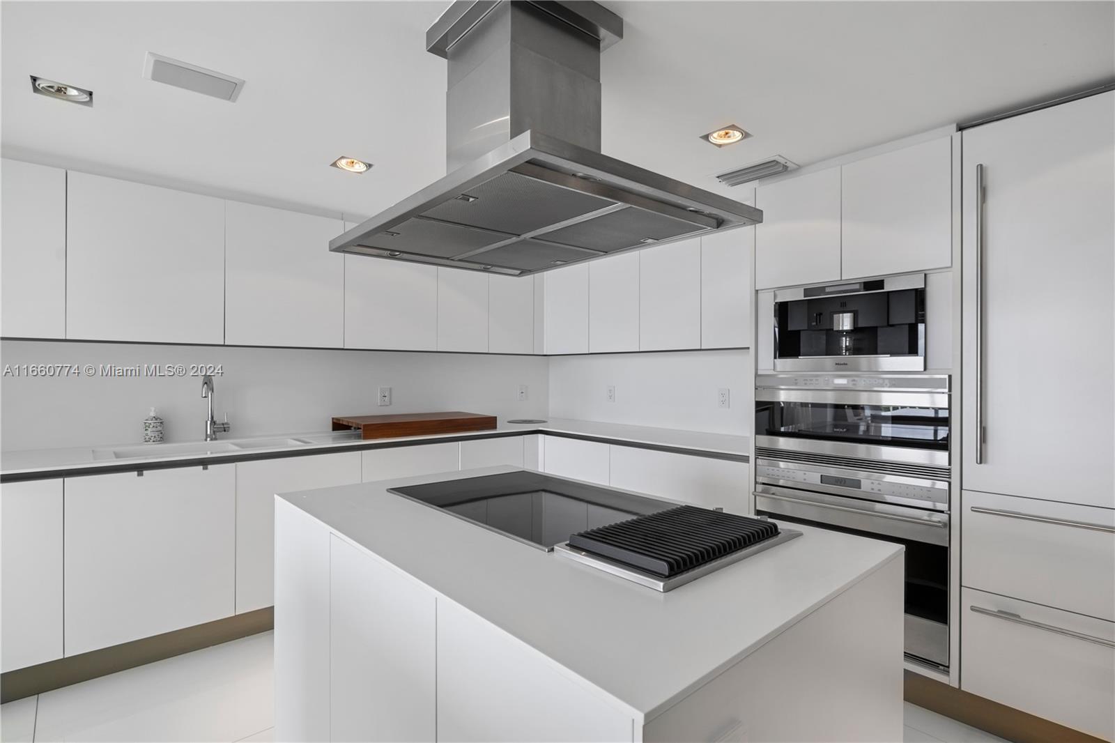 10155 Collins Ave, #1210
