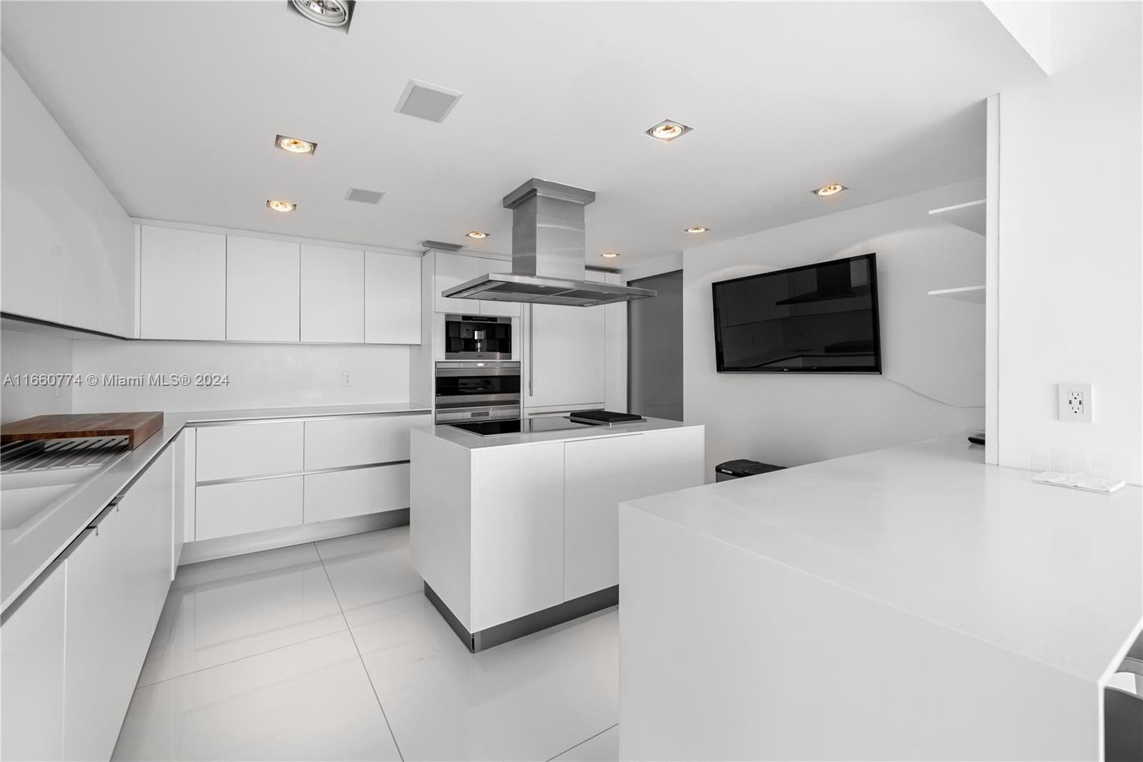 10155 Collins Ave, #1210