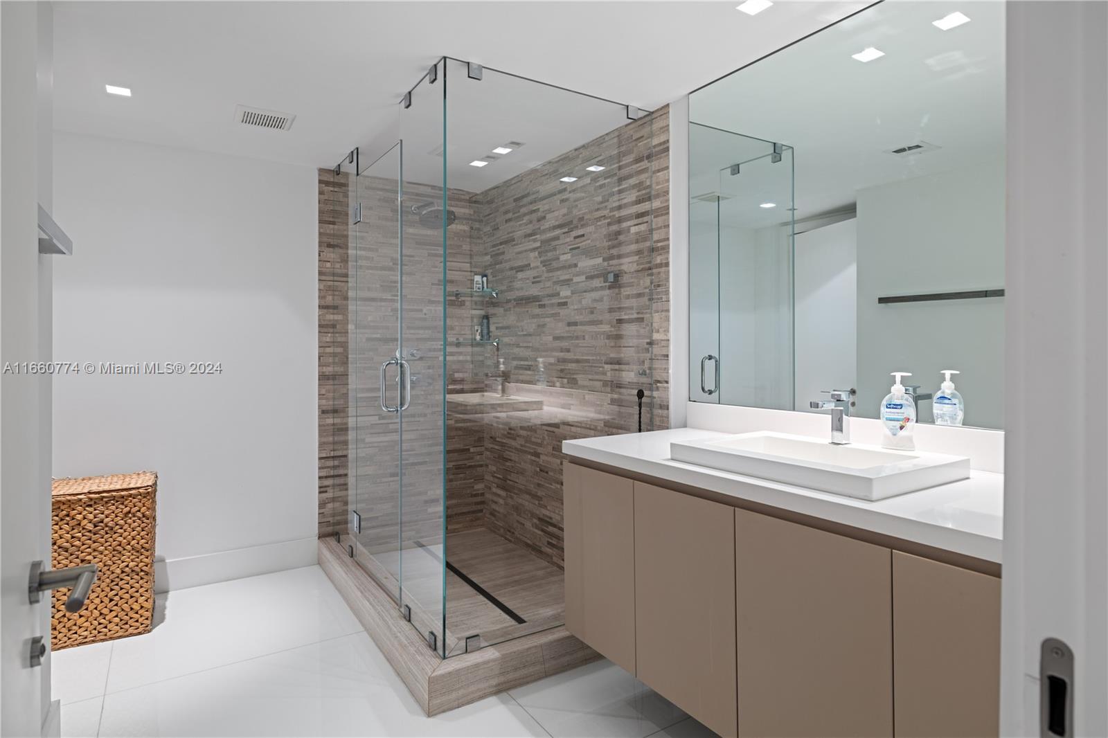 10155 Collins Ave, #1210