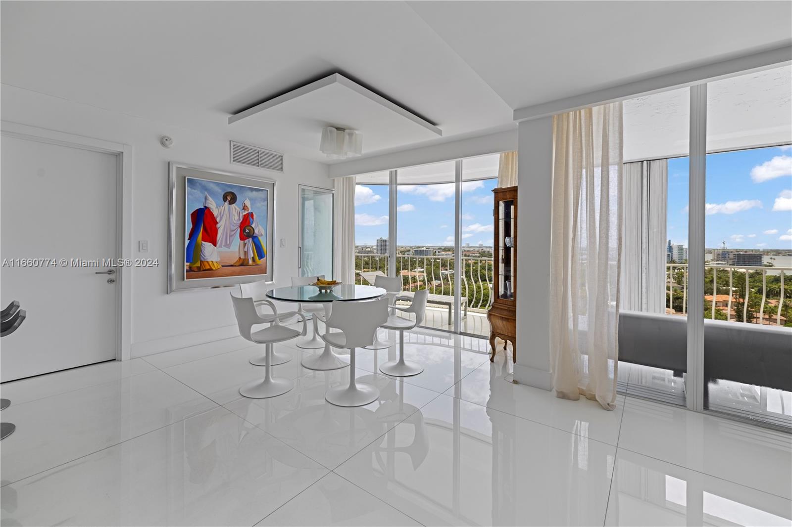 10155 Collins Ave, #1210