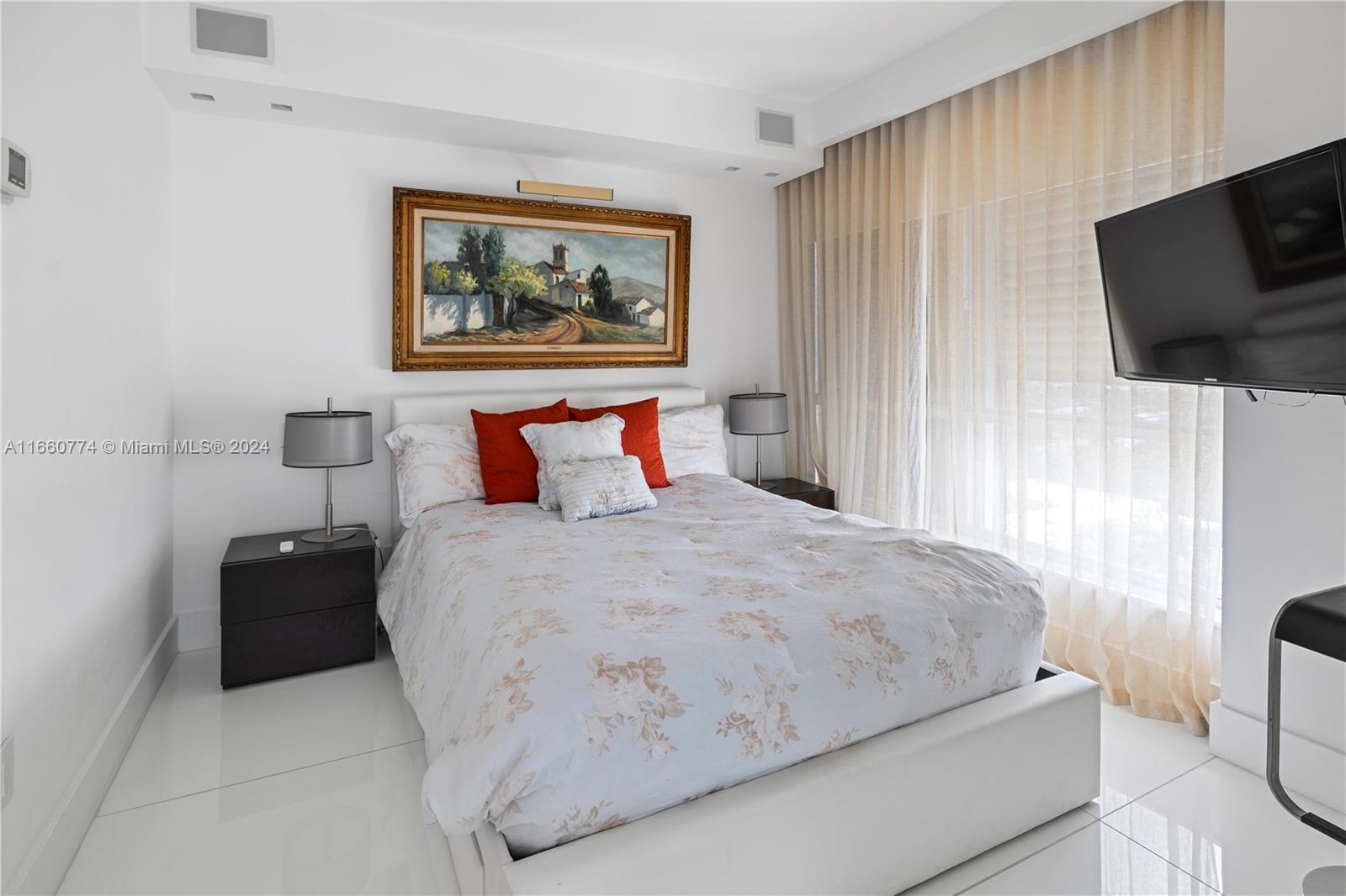 10155 Collins Ave, #1210