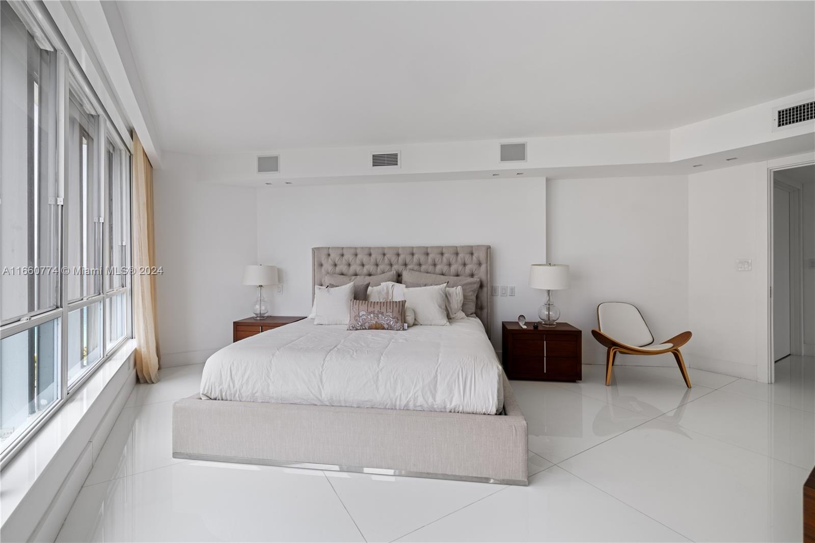 10155 Collins Ave, #1210