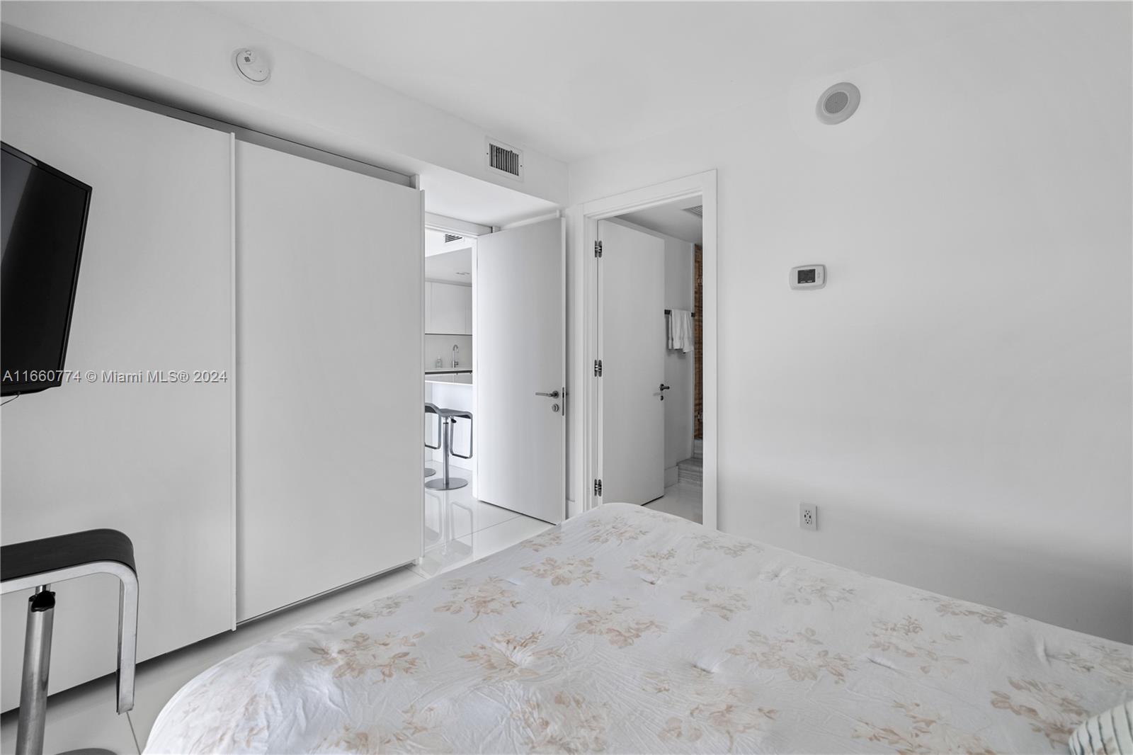 10155 Collins Ave, #1210