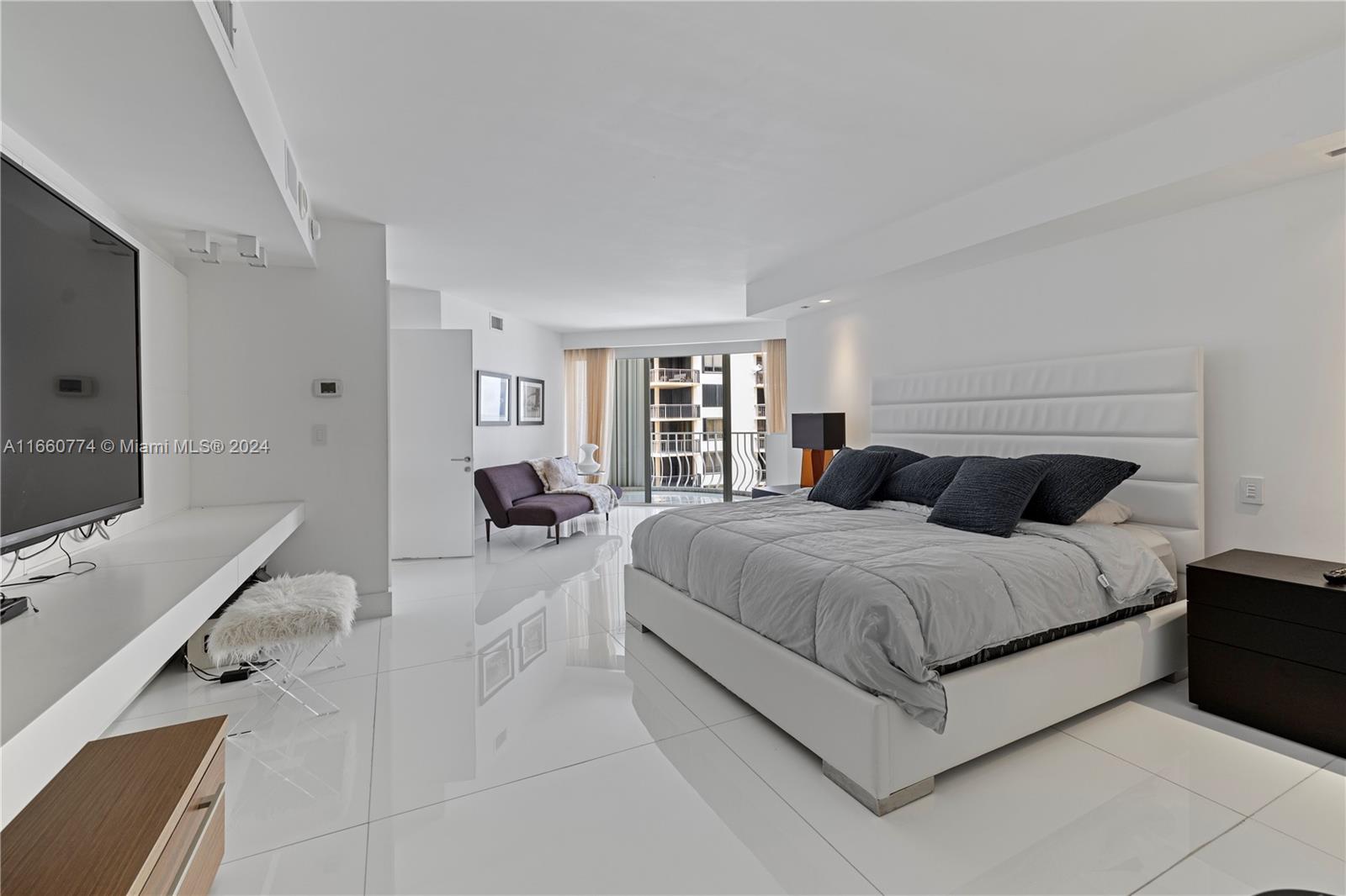 10155 Collins Ave, #1210