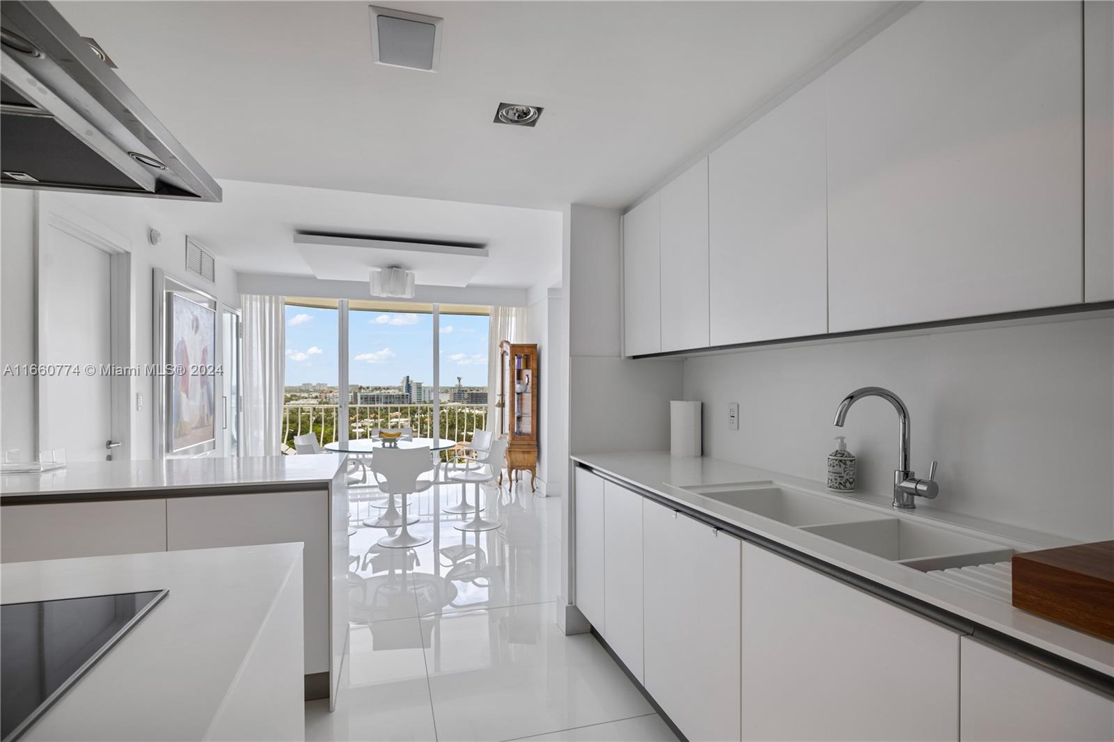 10155 Collins Ave, #1210