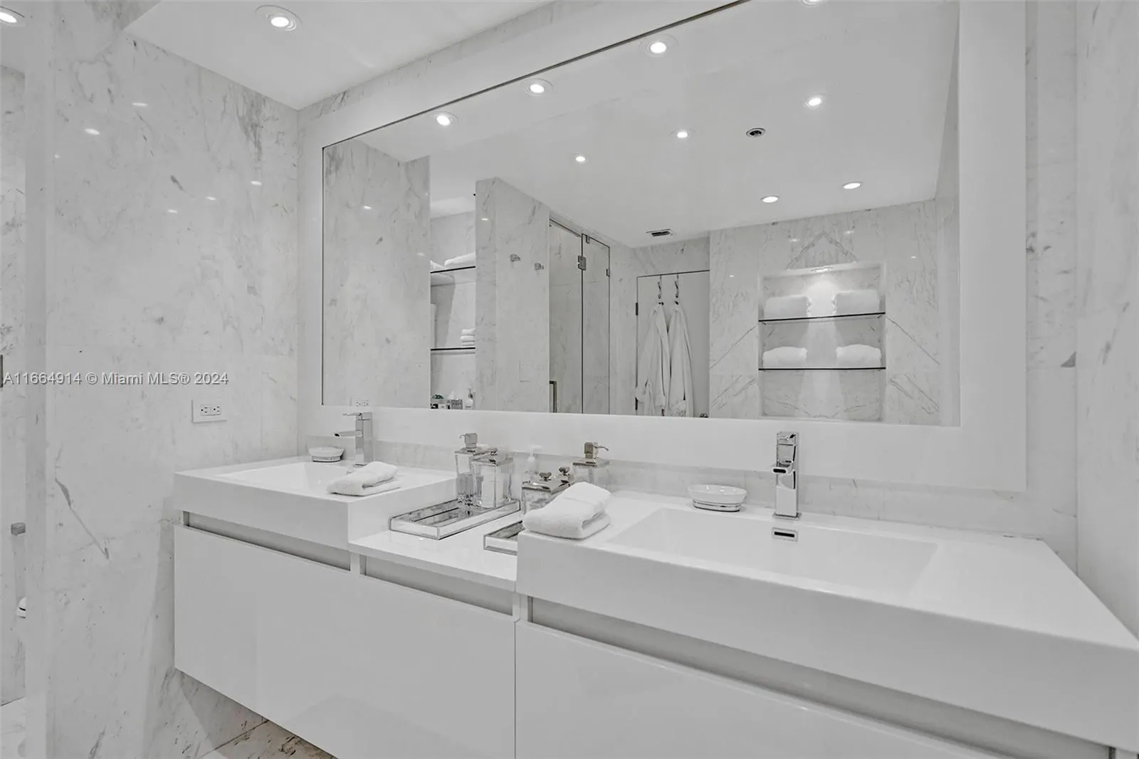 10205 Collins Ave, #P8