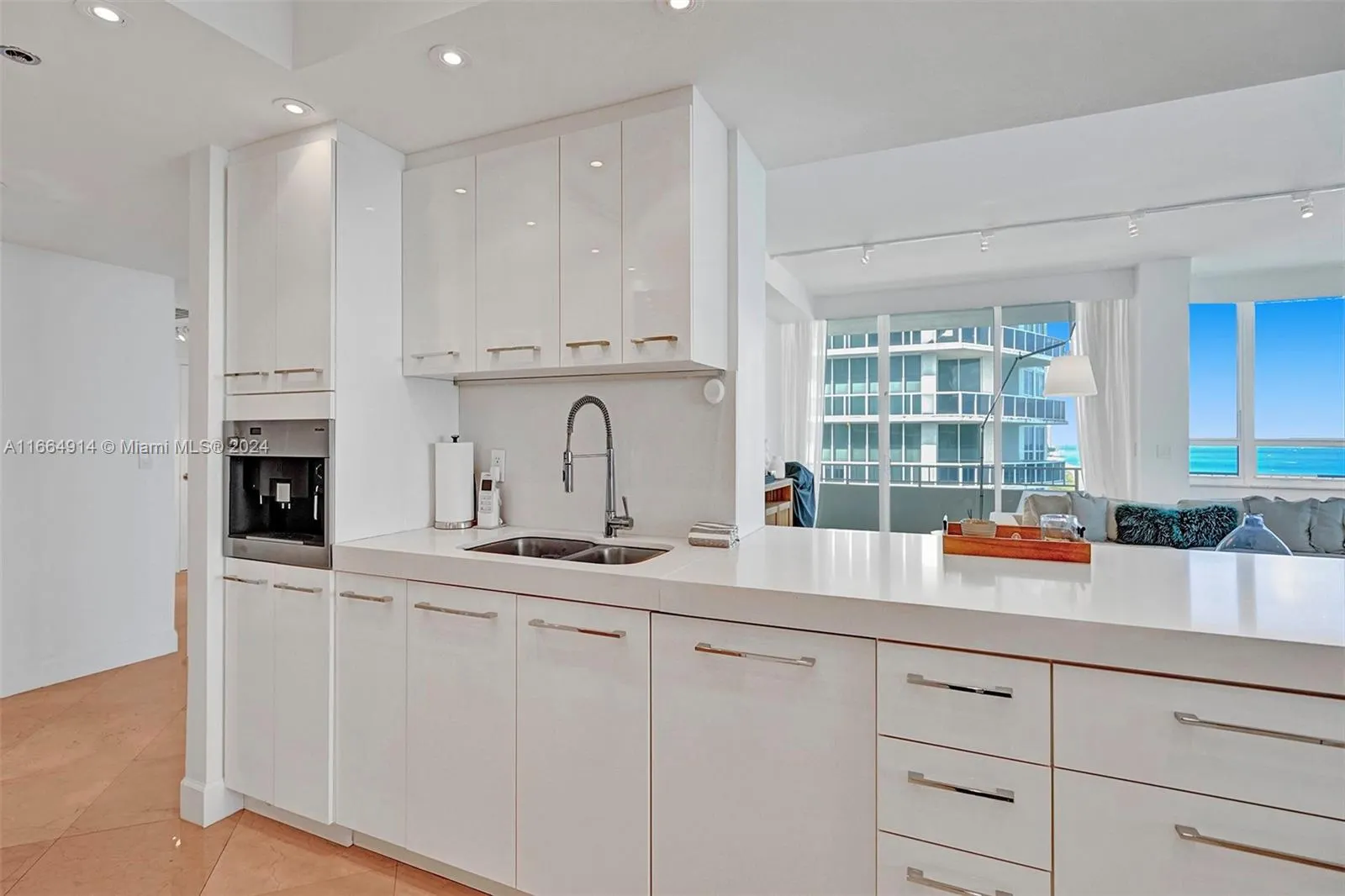 10205 Collins Ave, #P8