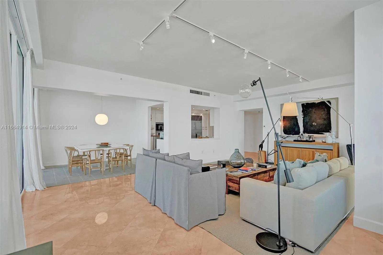 10205 Collins Ave, #P8