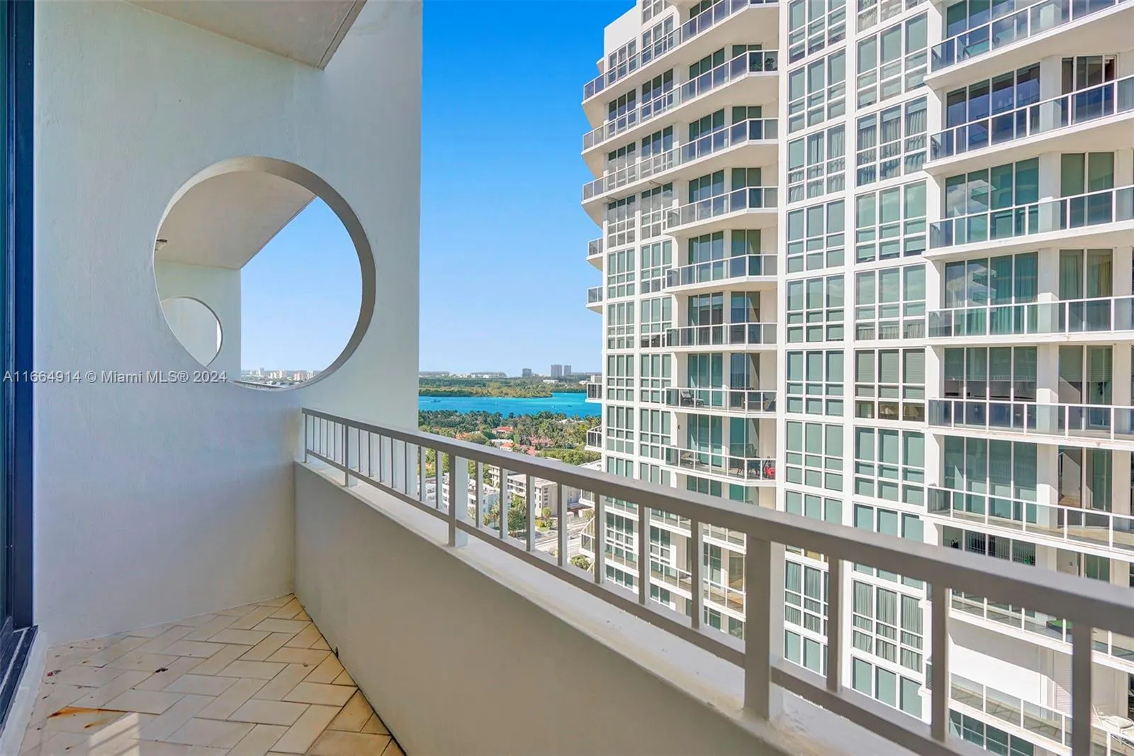 10205 Collins Ave, #P8