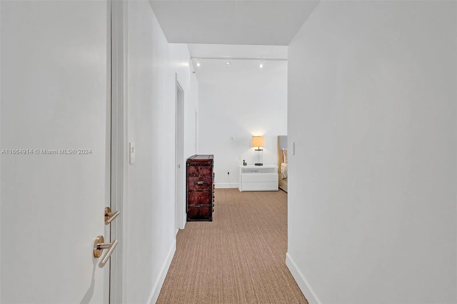 10205 Collins Ave, #P8