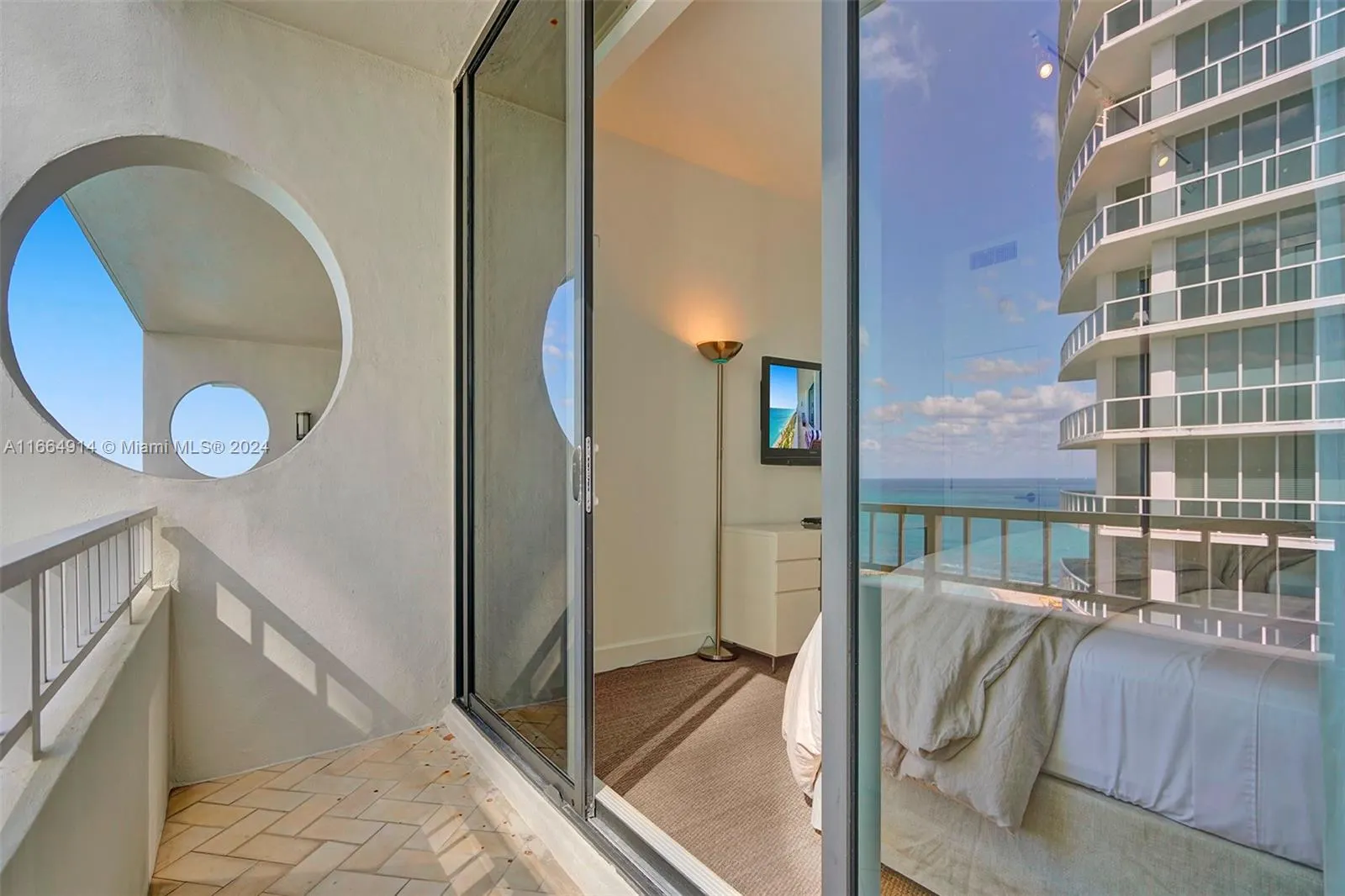 10205 Collins Ave, #P8