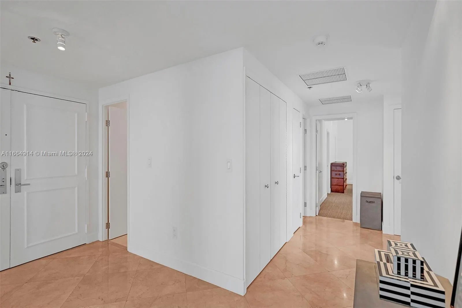 10205 Collins Ave, #P8