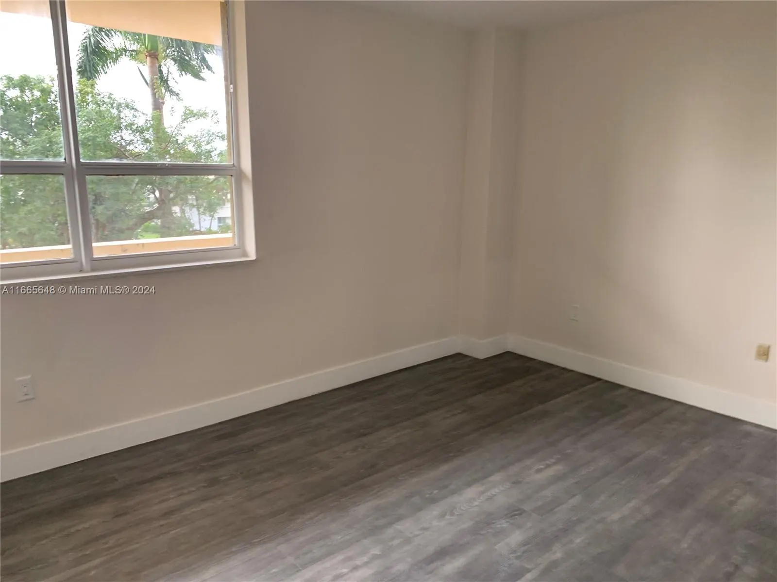 10185 Collins Ave, #406