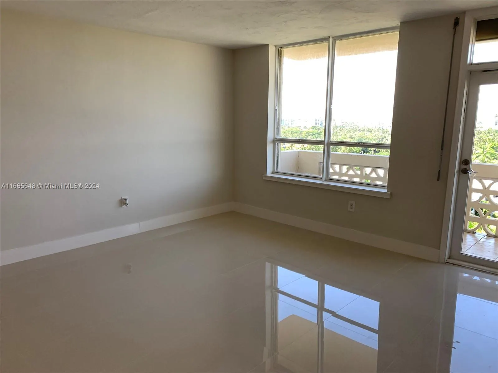10185 Collins Ave, #406