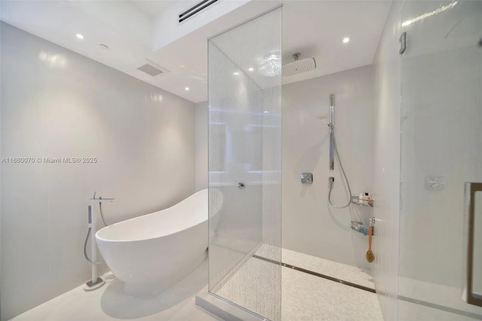 9703 Collins Ave, #1900