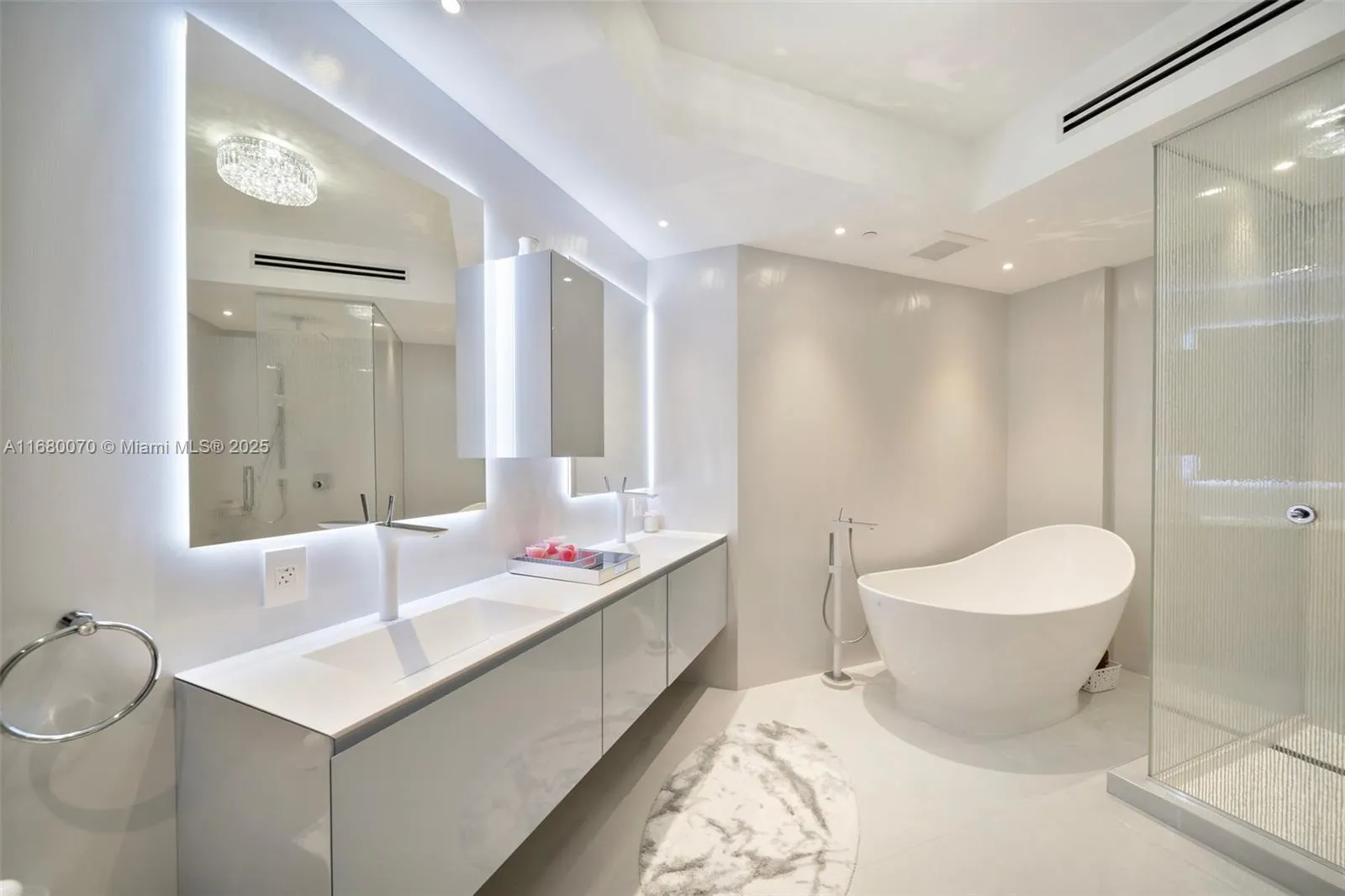 9703 Collins Ave, #1900