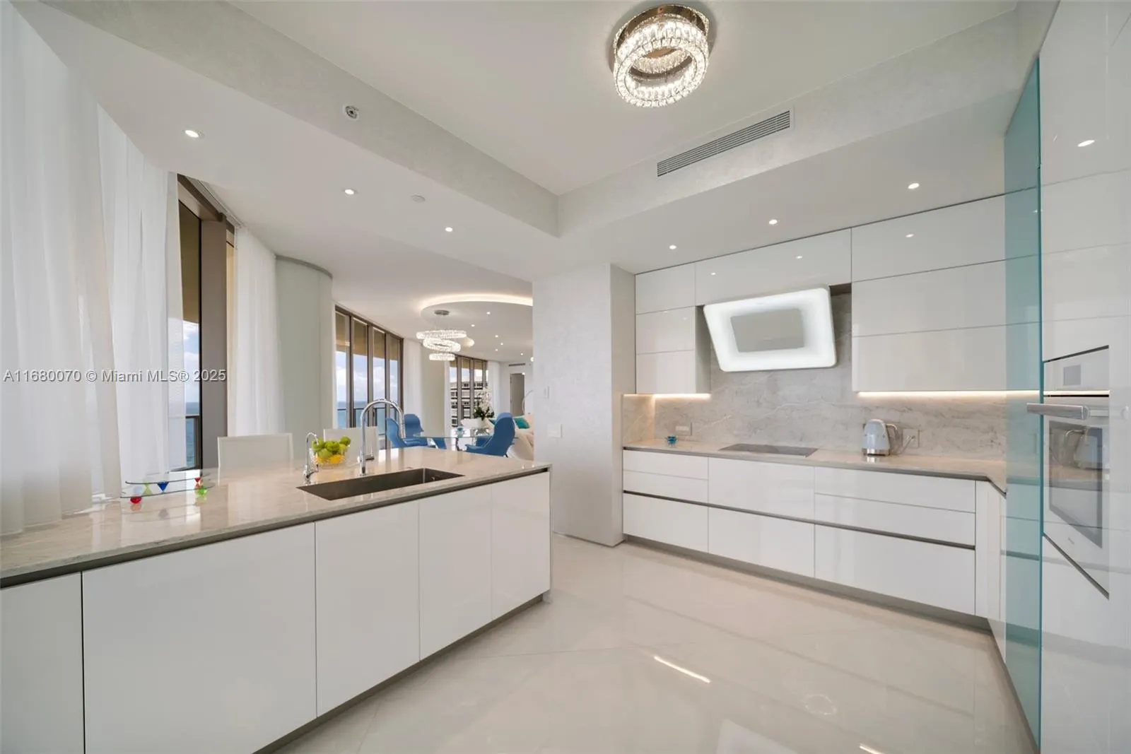 9703 Collins Ave, #1900