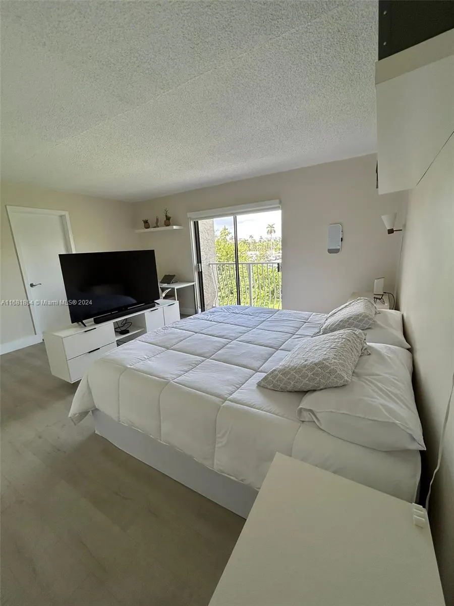 500 NE 2nd St, #310