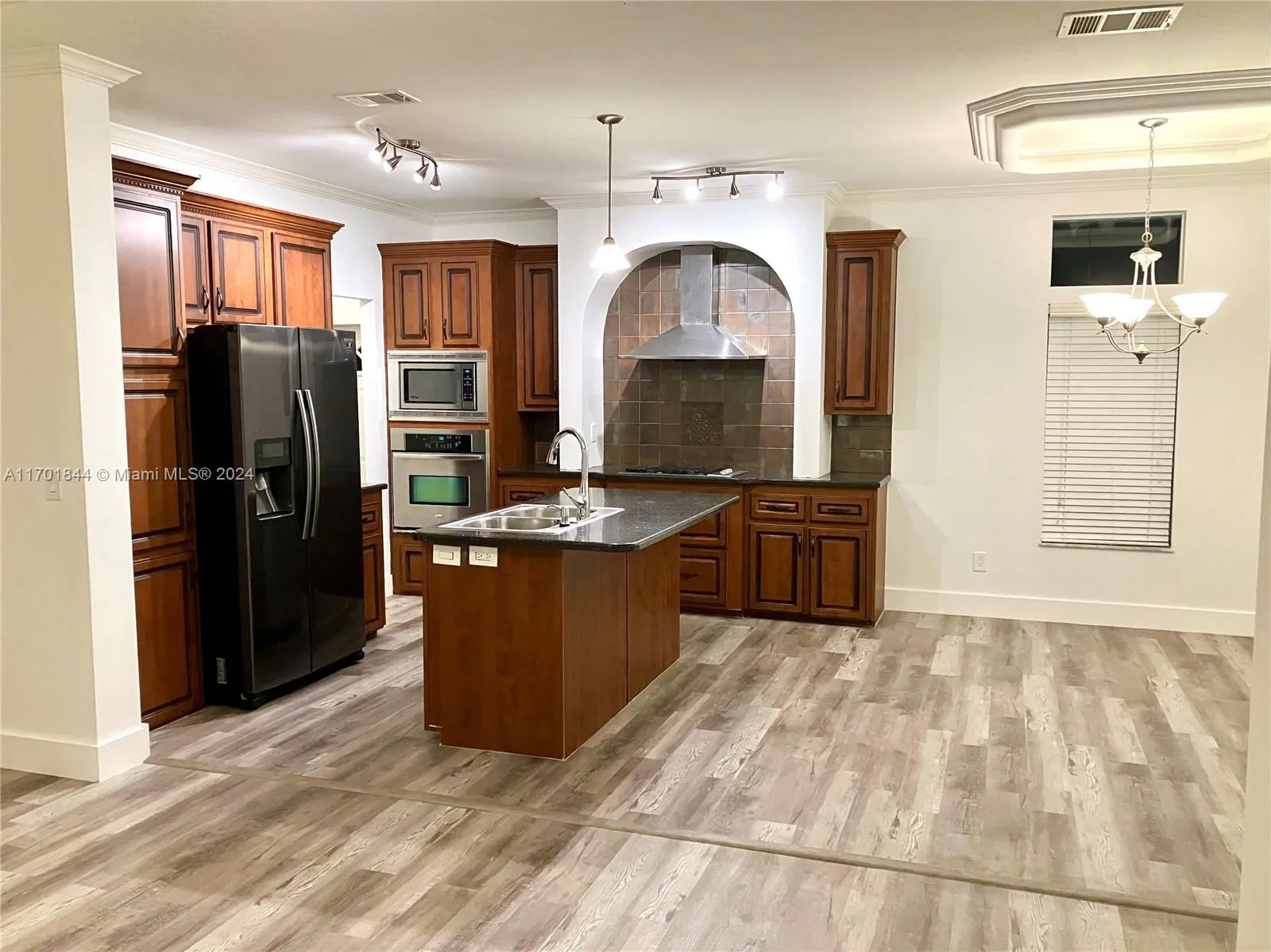 3200 Teakwood Ln