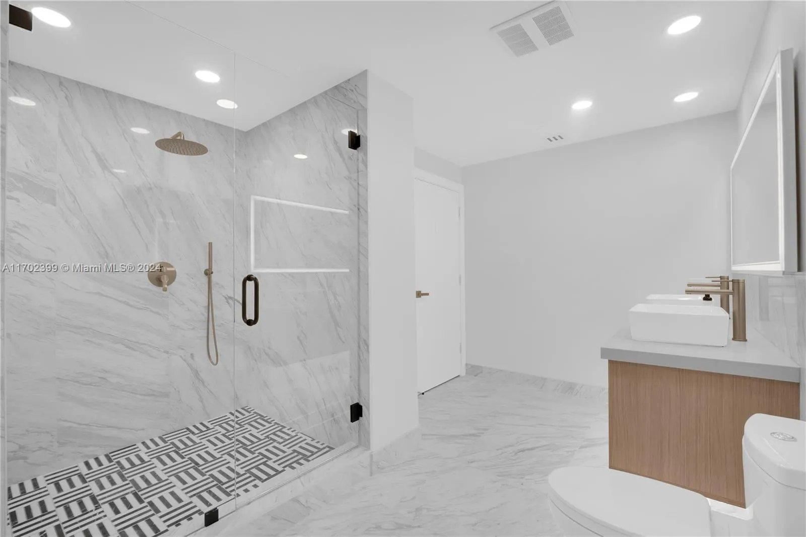 10101 Collins Ave, #7D