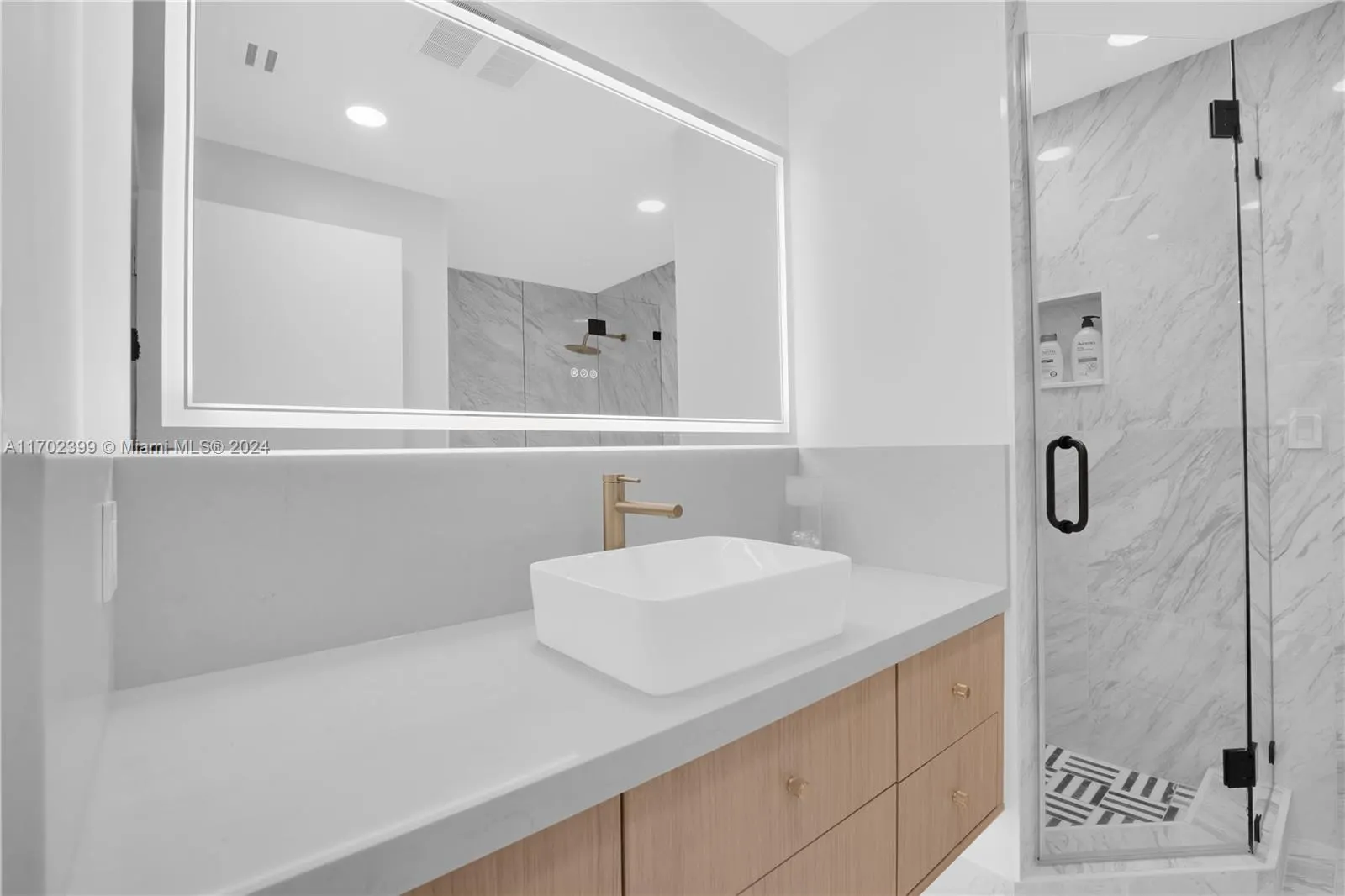 10101 Collins Ave, #7D