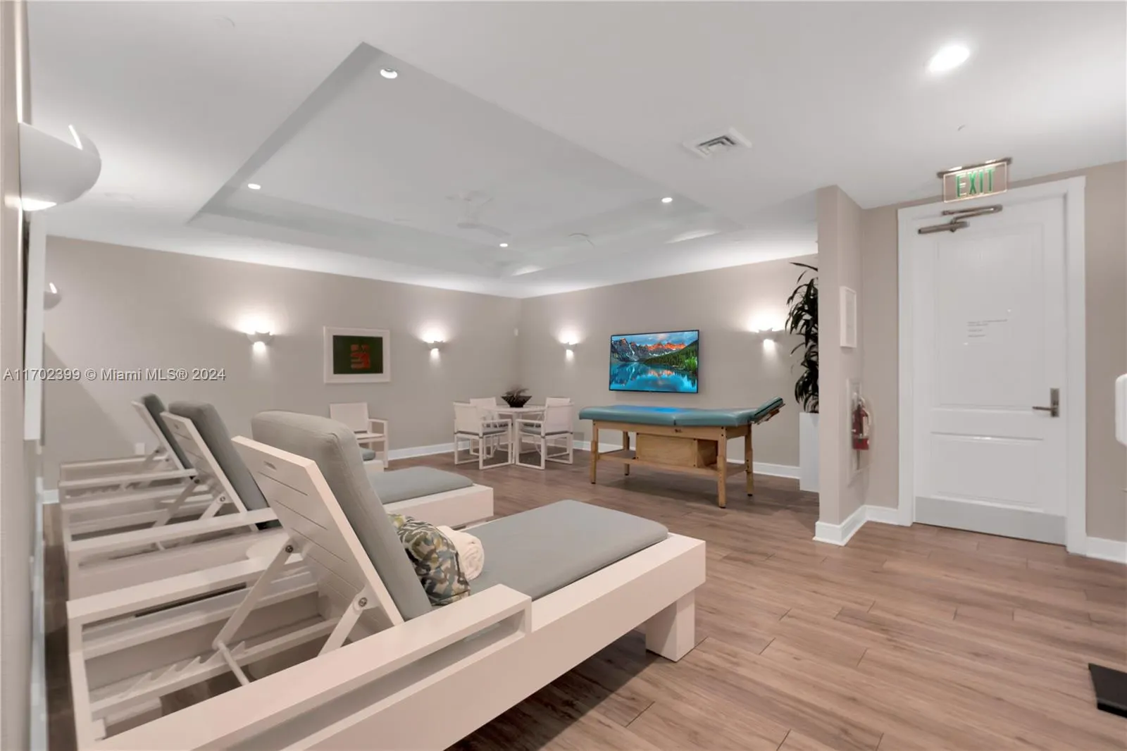 10101 Collins Ave, #7D