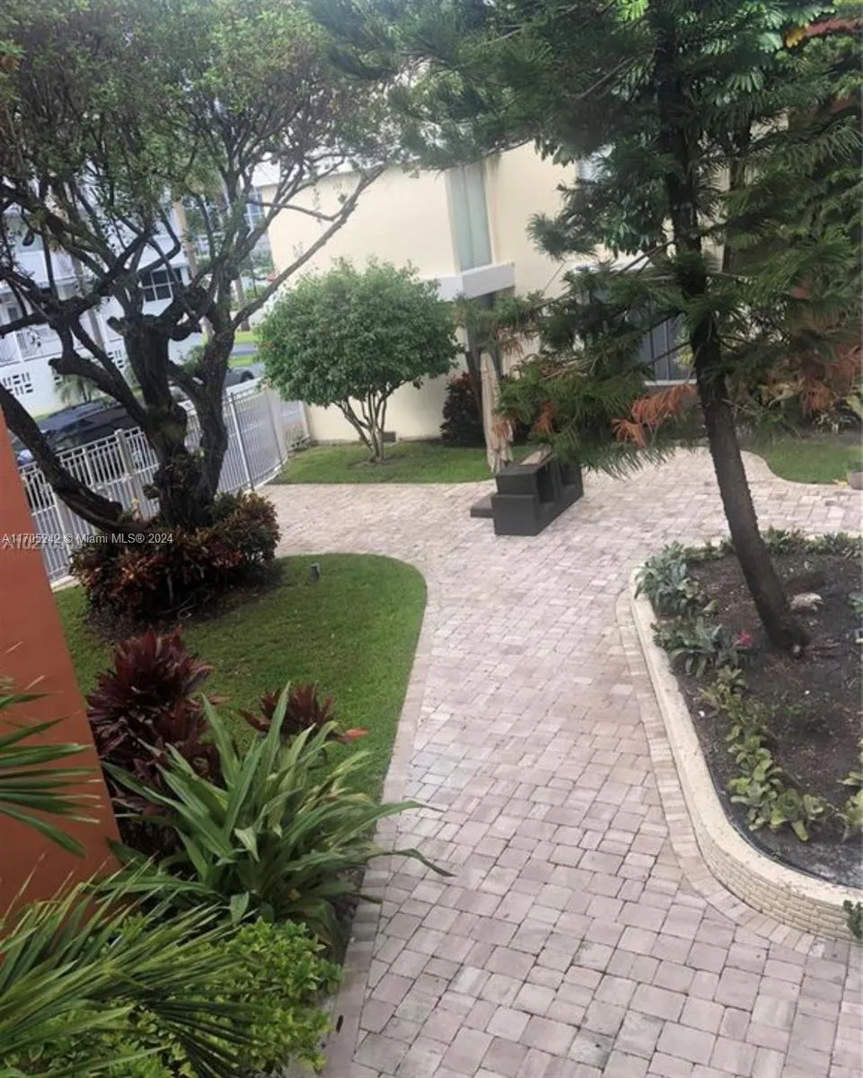 10210 Collins Ave, #306