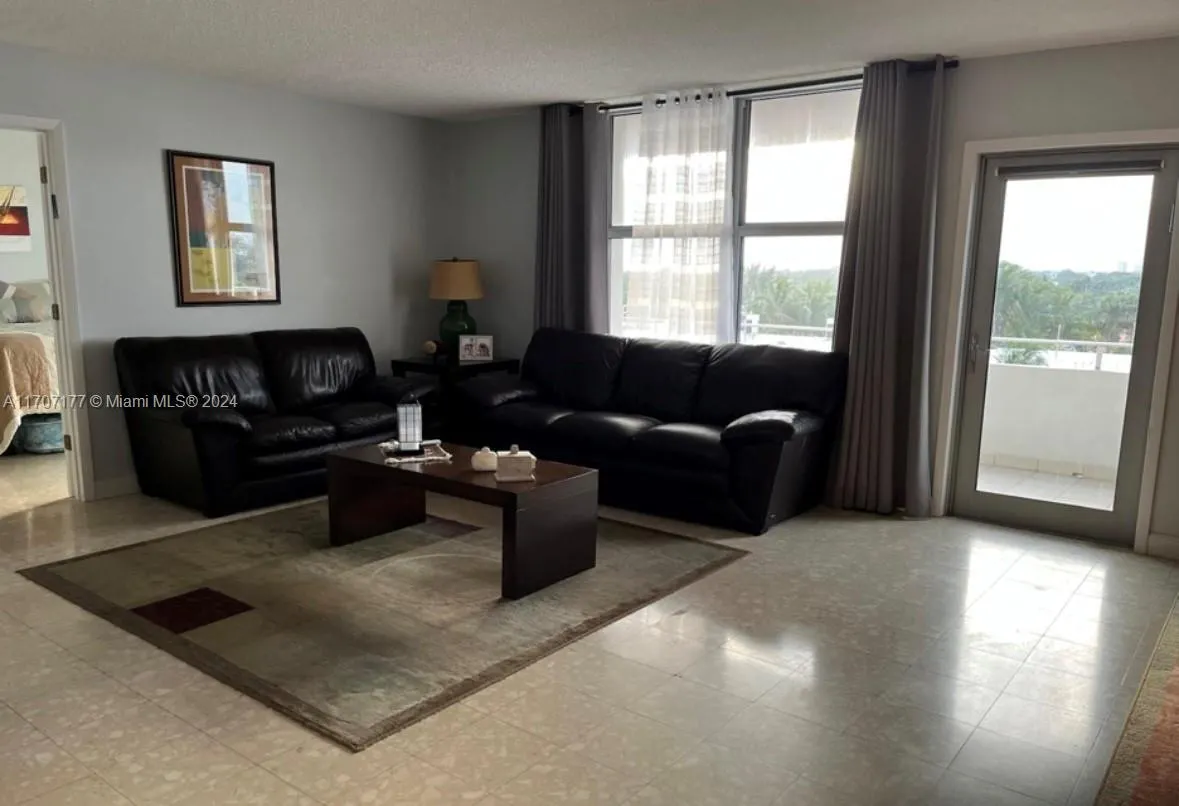 9225 Collins Ave, #712