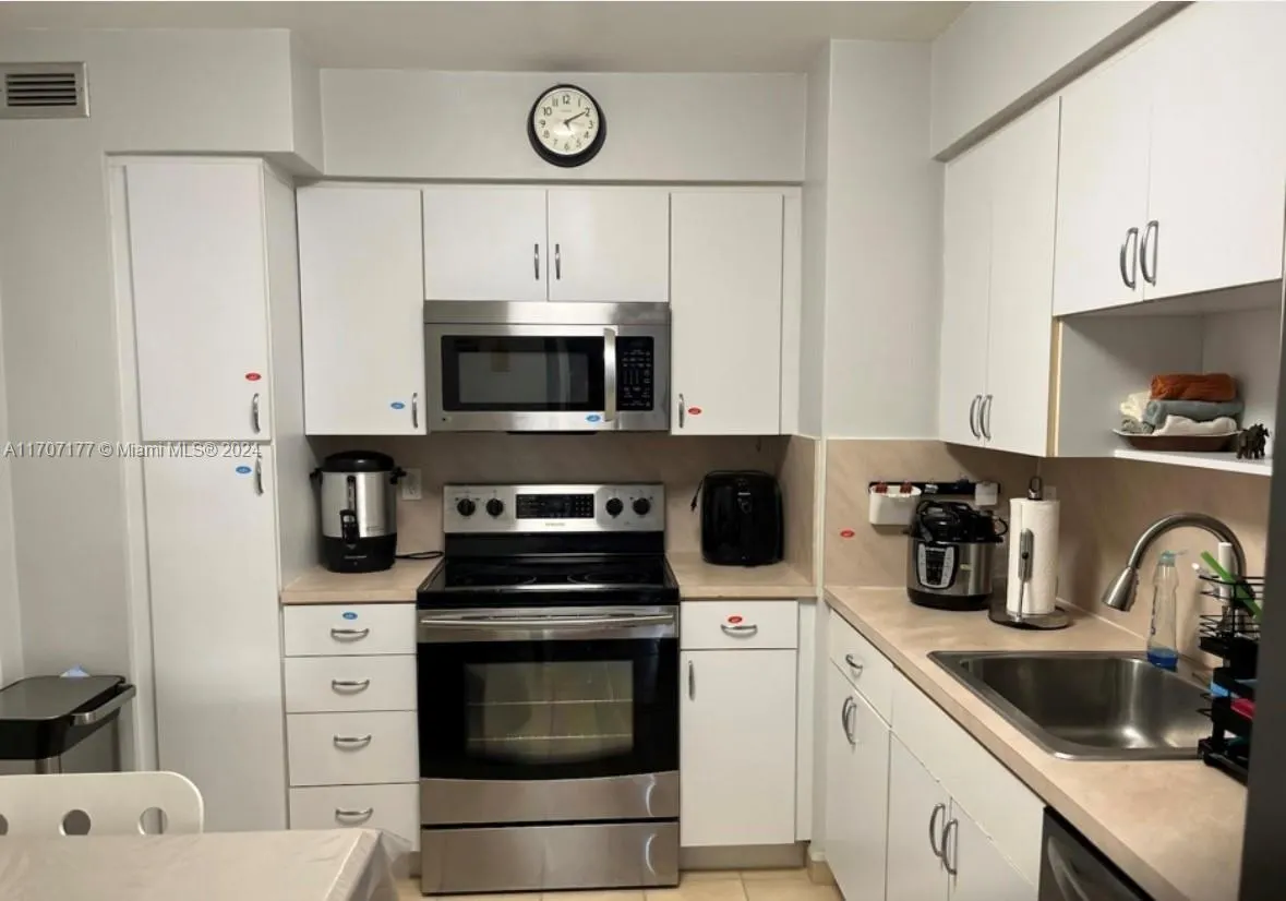 9225 Collins Ave, #712